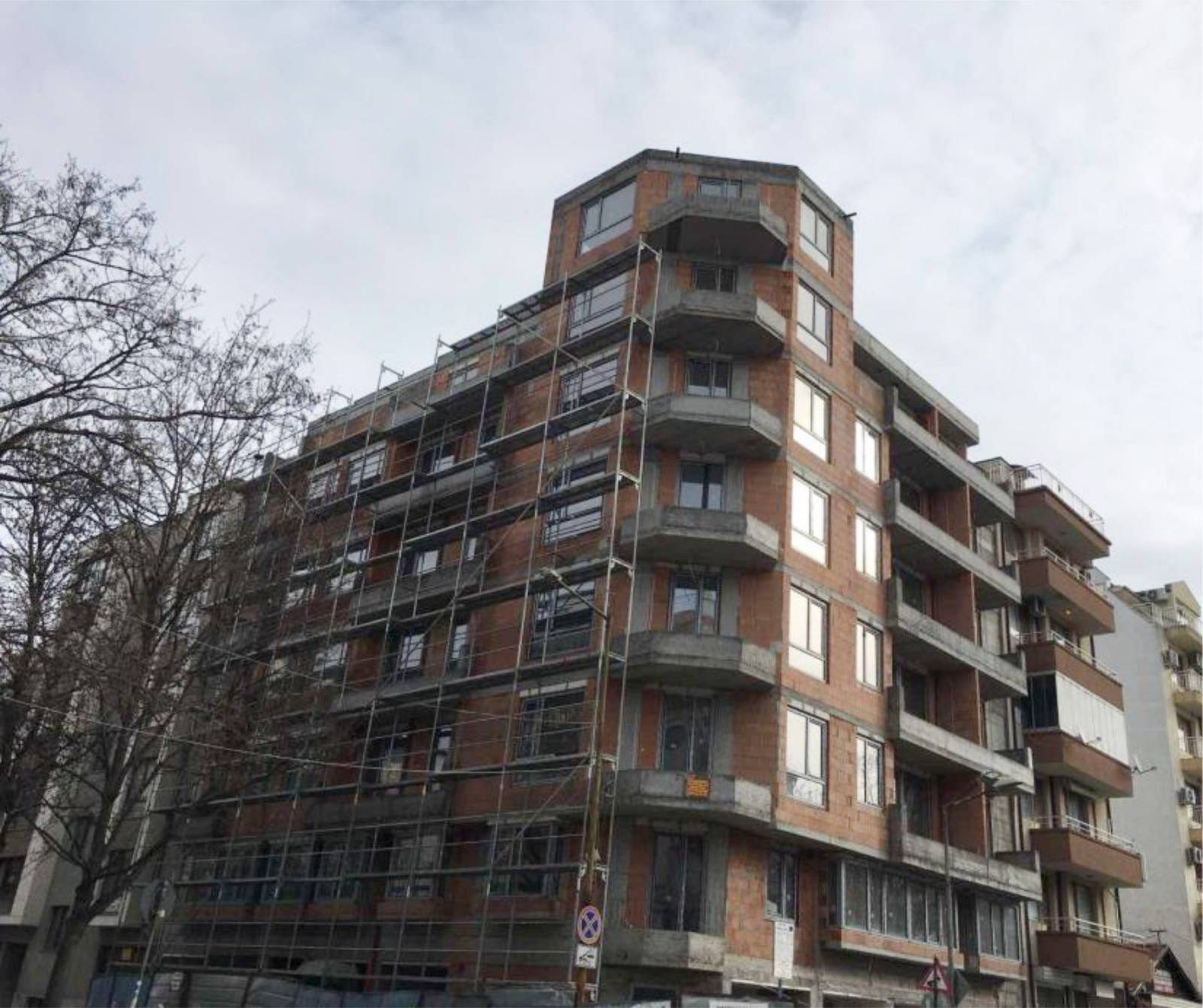 Жилищната сграда