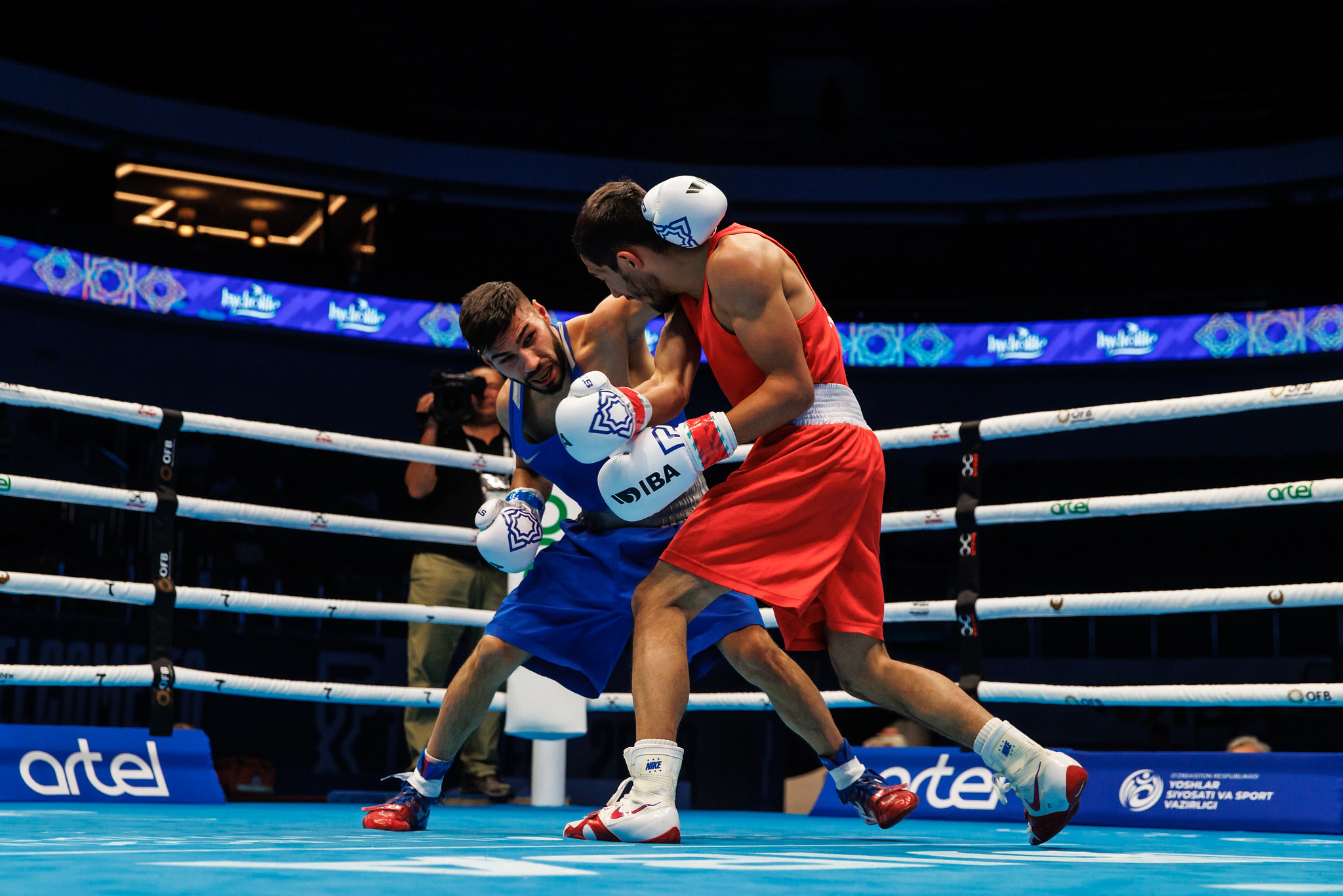 Боксьорите ни Даниел Асенов 51 кг Хавиер Ибаниес 57 кг