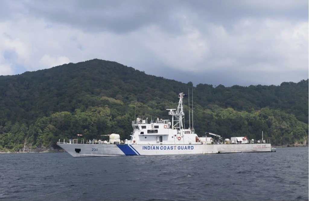 Най малко 22 души са загинали след като претъпкана туристическа лодка