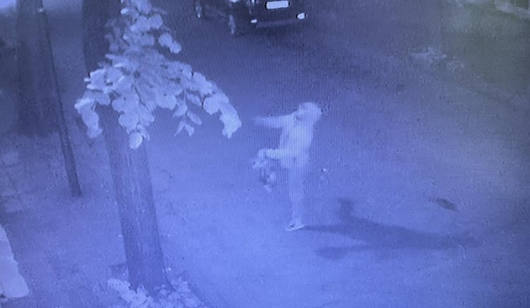 Вандали надраскаха с червена боя централата на Градския съвет на