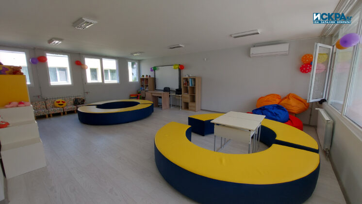 Обучителен център с украински деца