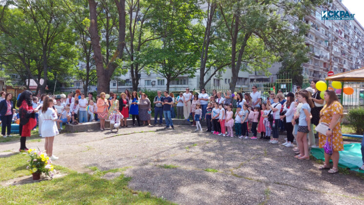 Обучителен център с украински деца