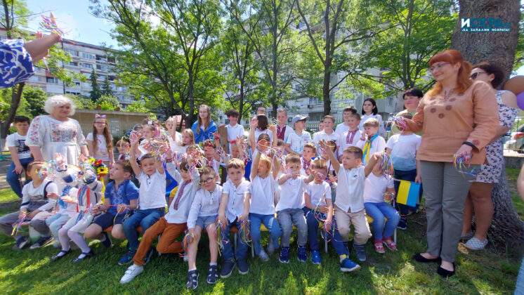 Обучителен център с украински деца