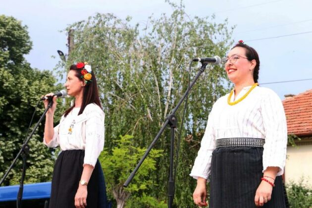 Фестивал на народната носия