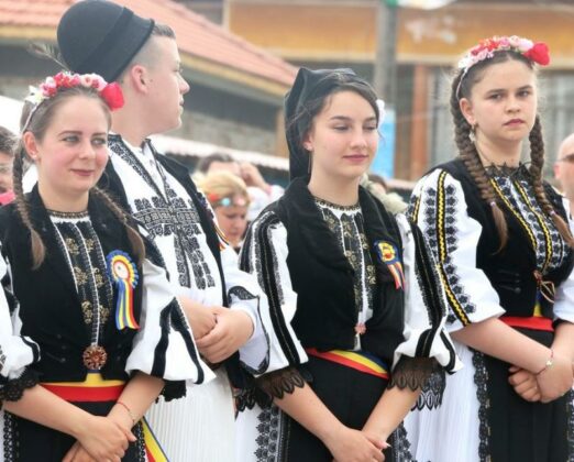 Фестивал на народната носия