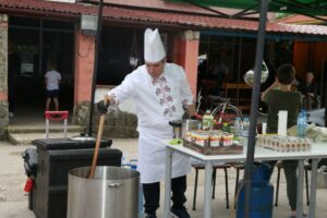 Фестивал на народната носия