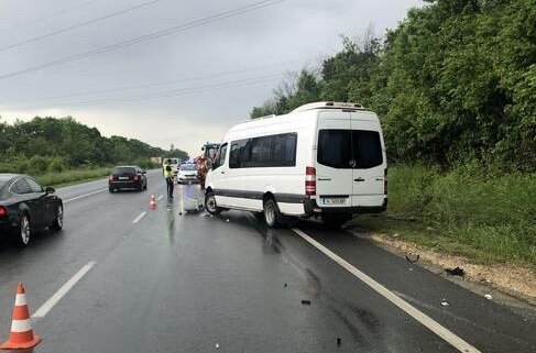 8 души са били транспортирани в болница след катастрофа между