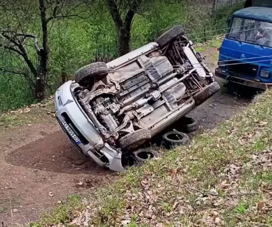 Жена пропадна в пропаст с автомобила си докато отива на
