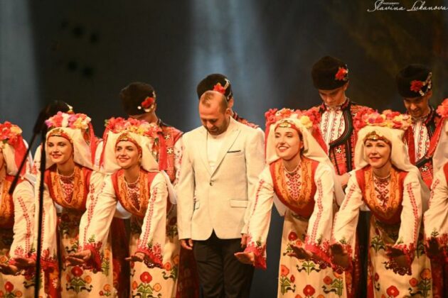 Фолклорен танцов ансамбъл „Мездра“