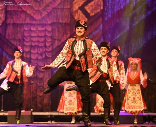 Фолклорен танцов ансамбъл &bdquo;Мездра&ldquo;