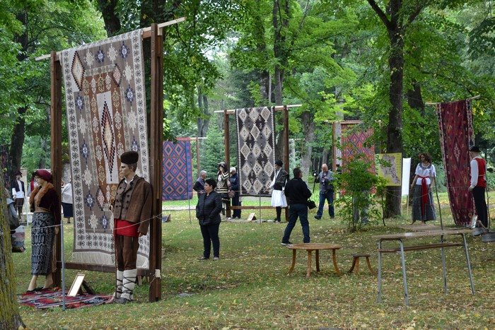 Седмото издание на Фестивала на етносите багрите и котленския килим ще