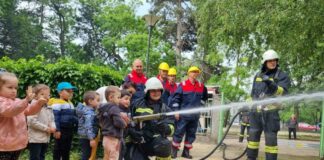 Пожарникари