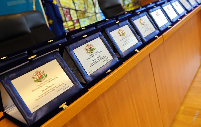 Министърът на младежта и спорта Весела Лечева награди с почетни