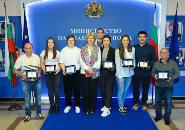 Весела Лечева