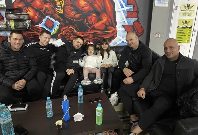 Малката Велинка и организаторите