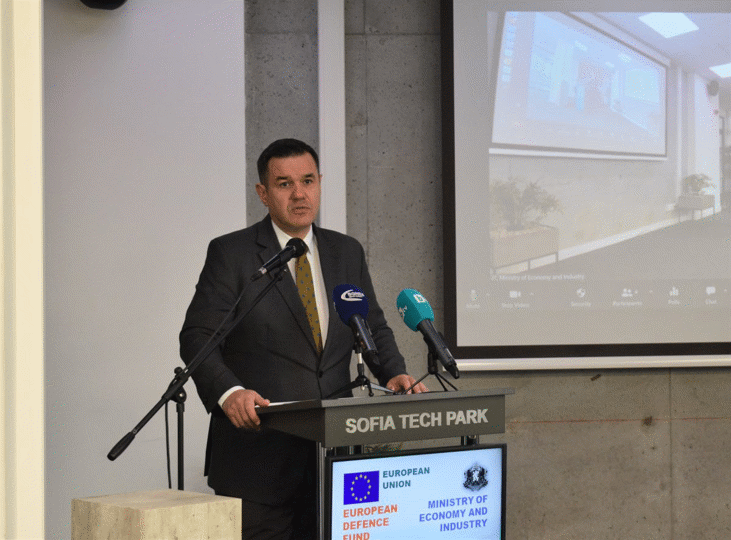 Министър Никола Стоянов