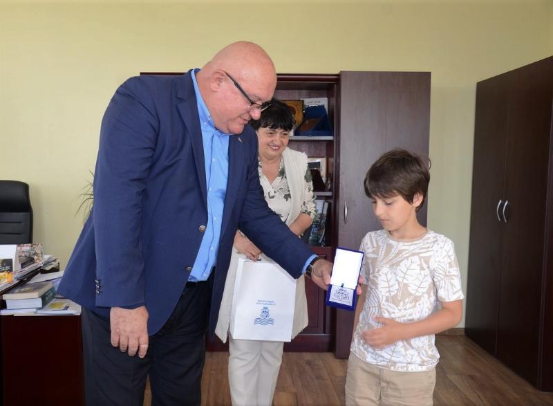 Д р Цветан Ценков заедно със заместник кмета Борислава Борисова се срещнаха