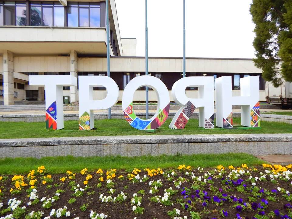 След приблизително 40 години недовършена кооперация ще стане модерна спортна