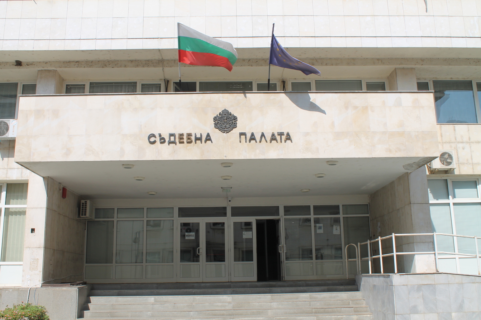 19 годишният младеж обвинен в убийството на собствената си майка получи