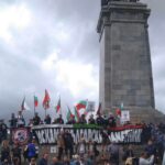 Протест пред паметника