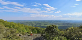 Панорамна гледка от маршрута към връх Папия