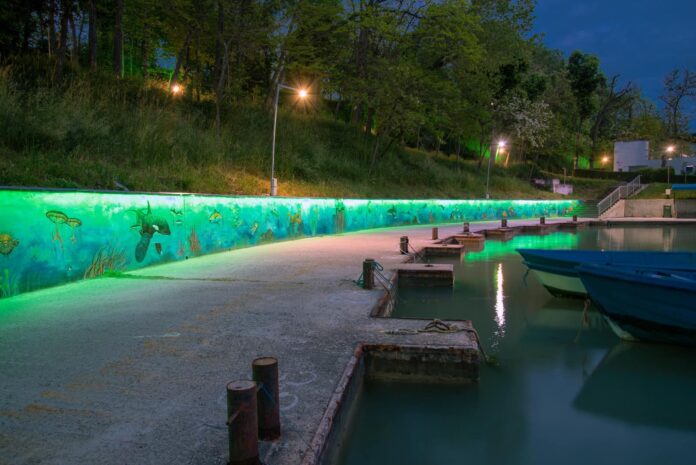 Светещи графити в Приморско