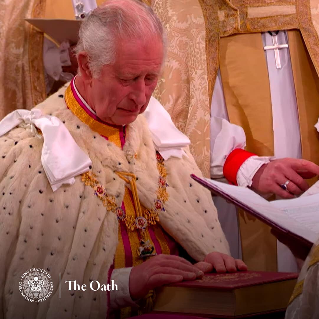 Принц Чарлз дава клетва Снимка The Royal Family Facebook
Архиепископът на