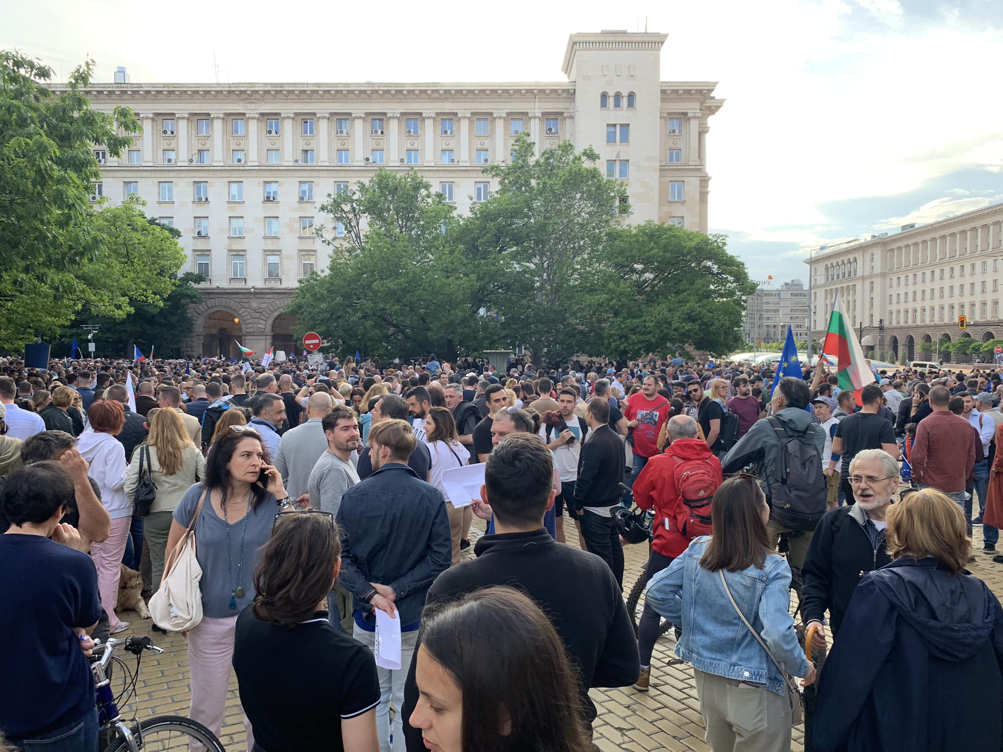 Протест под надслов България е парламентарна република и пълноправен член