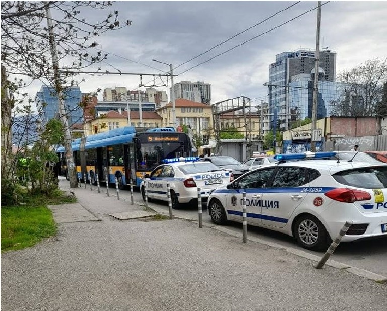 Тролей блъсна 16 годишно момиче с електрическа тротинетка в столицата съобщиха