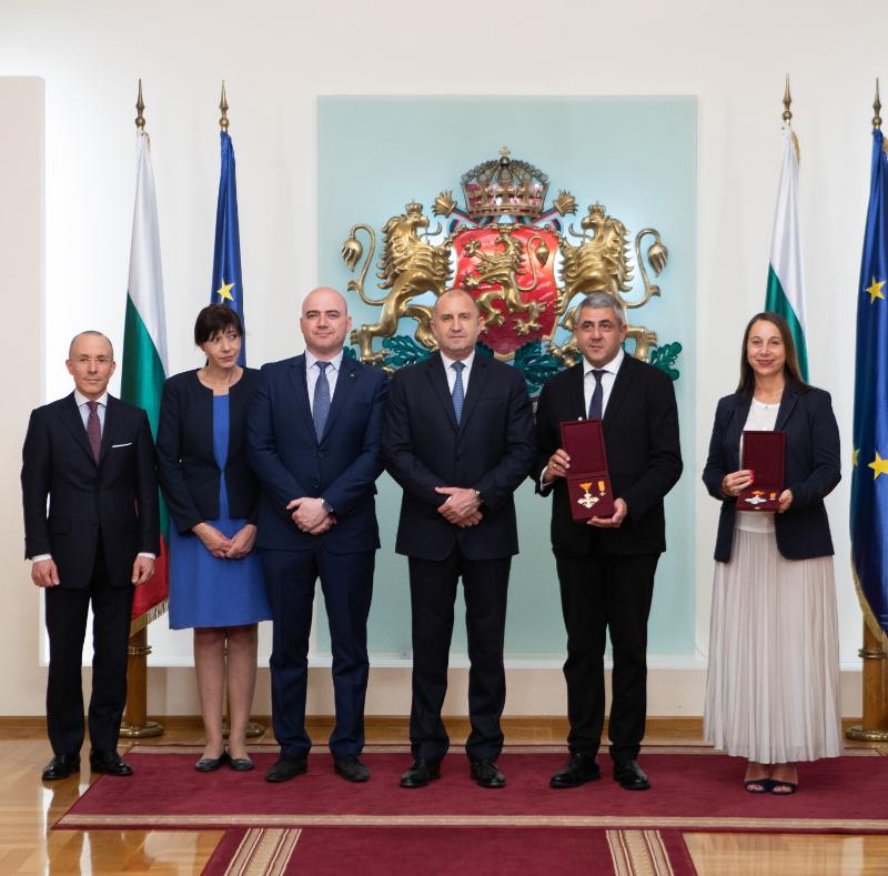 Държавният глава удостои с орден Св св Кирил Методий генералния