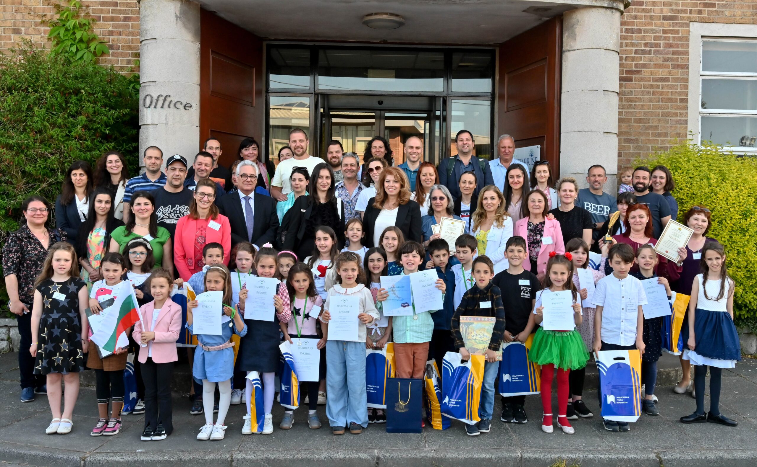 Близо 60 ученици от 24 български неделни училища в девет