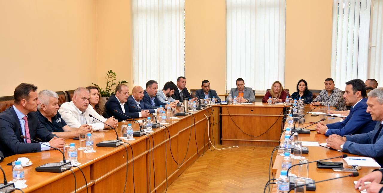 Представители на транспортния бранш се срещнаха с министър Георги Гвоздейков