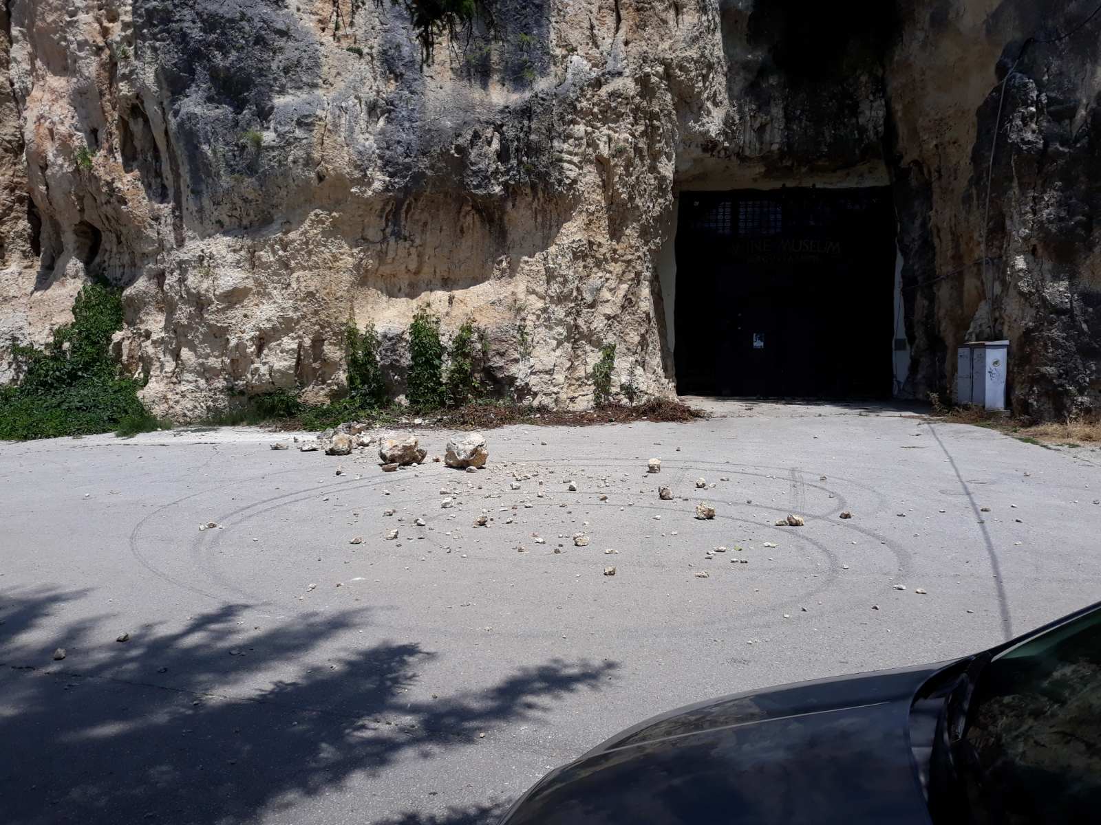 Опасност от обрушаване на скали е установена в парк Кайлъка