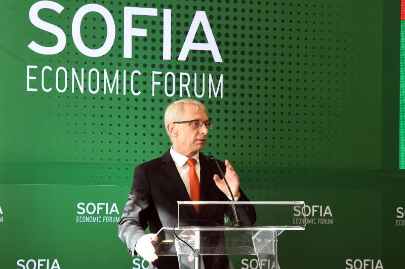 Министър председателят на Република България Николай Денков коментира разногласията между първите