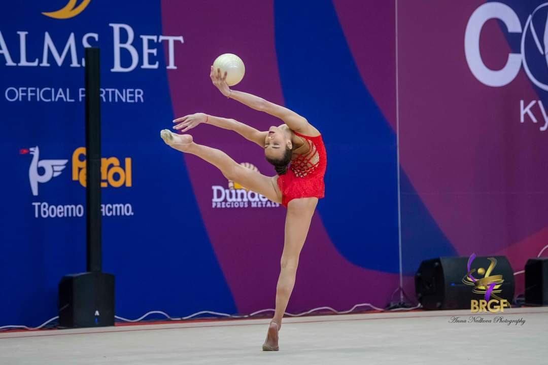 Елвира Краснобаева поведе в многобоя при девойките на международния турнир