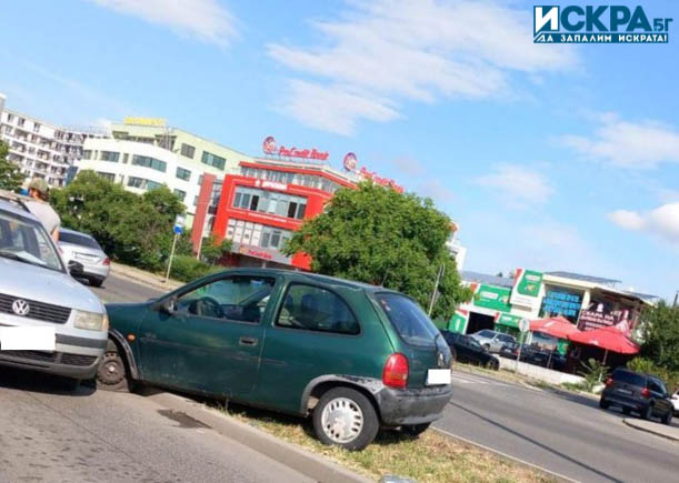Катастрофа затруднява движението на булеварда Транспортна в Бургас съобщи читател