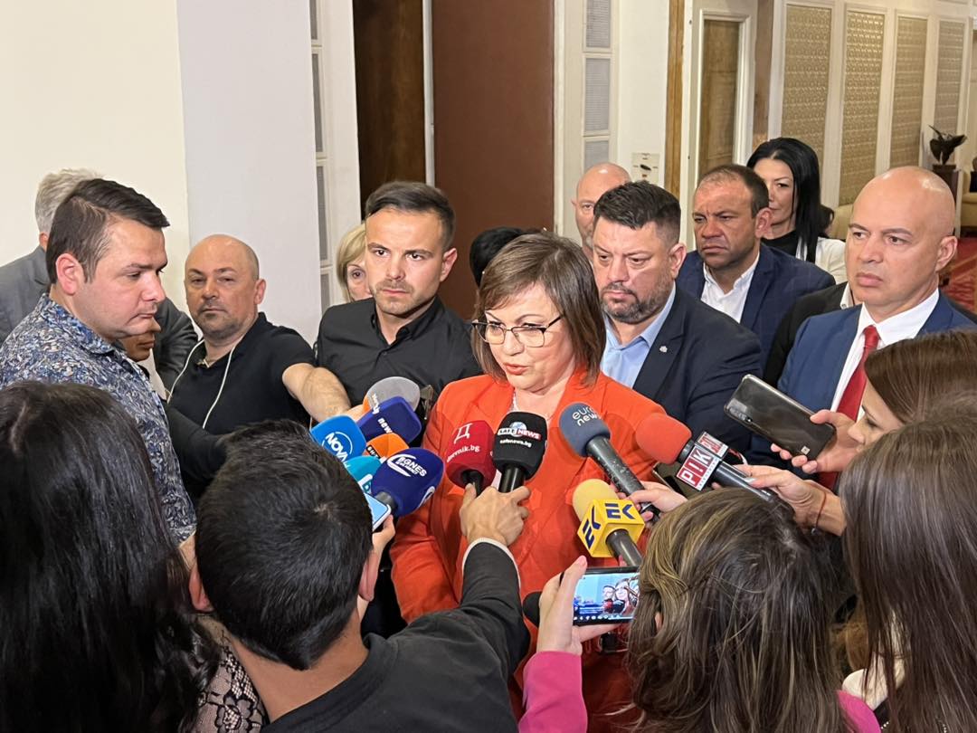 Лидерът на БСП Корнелия Нинова коментира във Facebook че днес