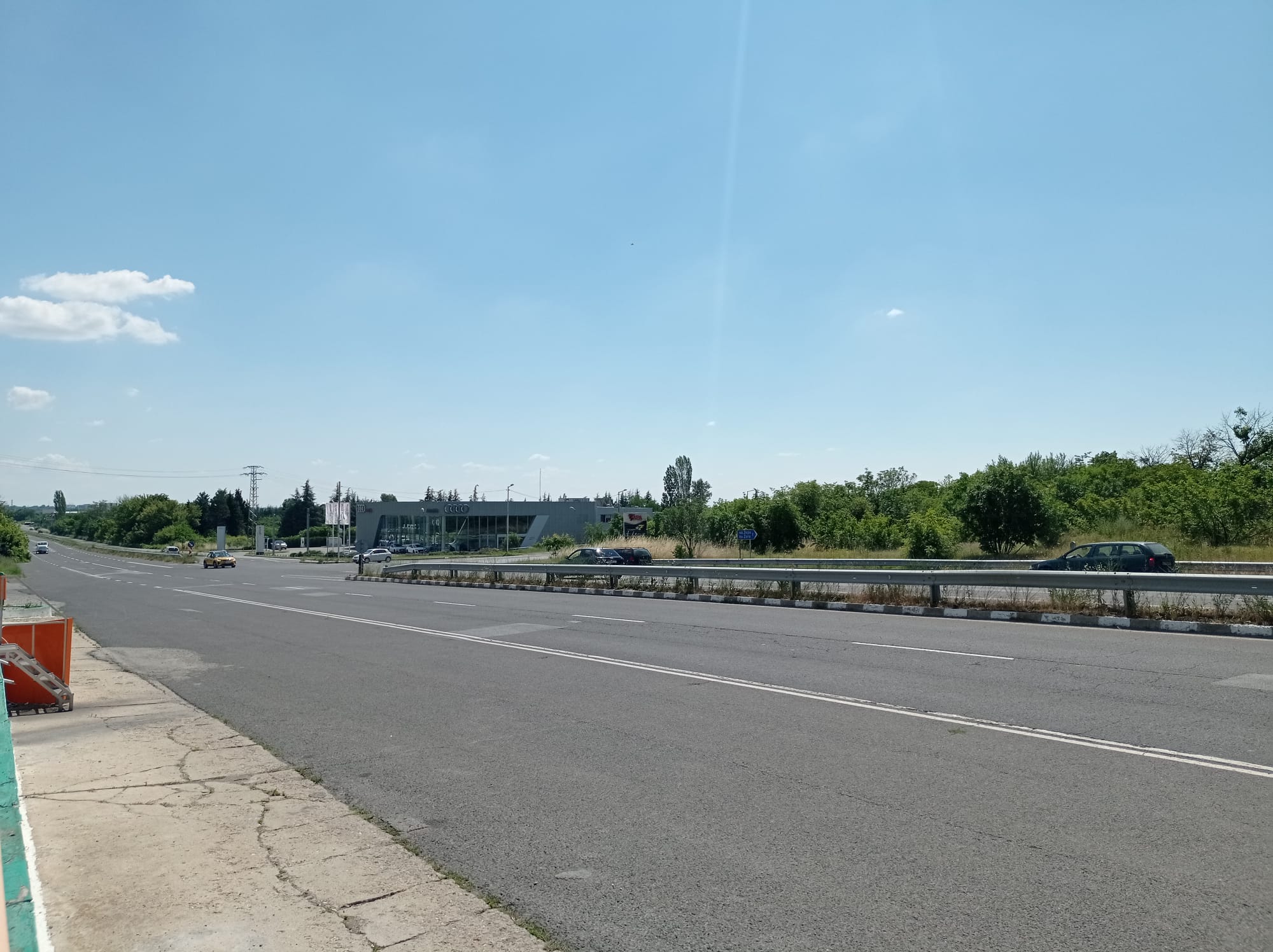 През втората половина на следващата година започва уширението на главен