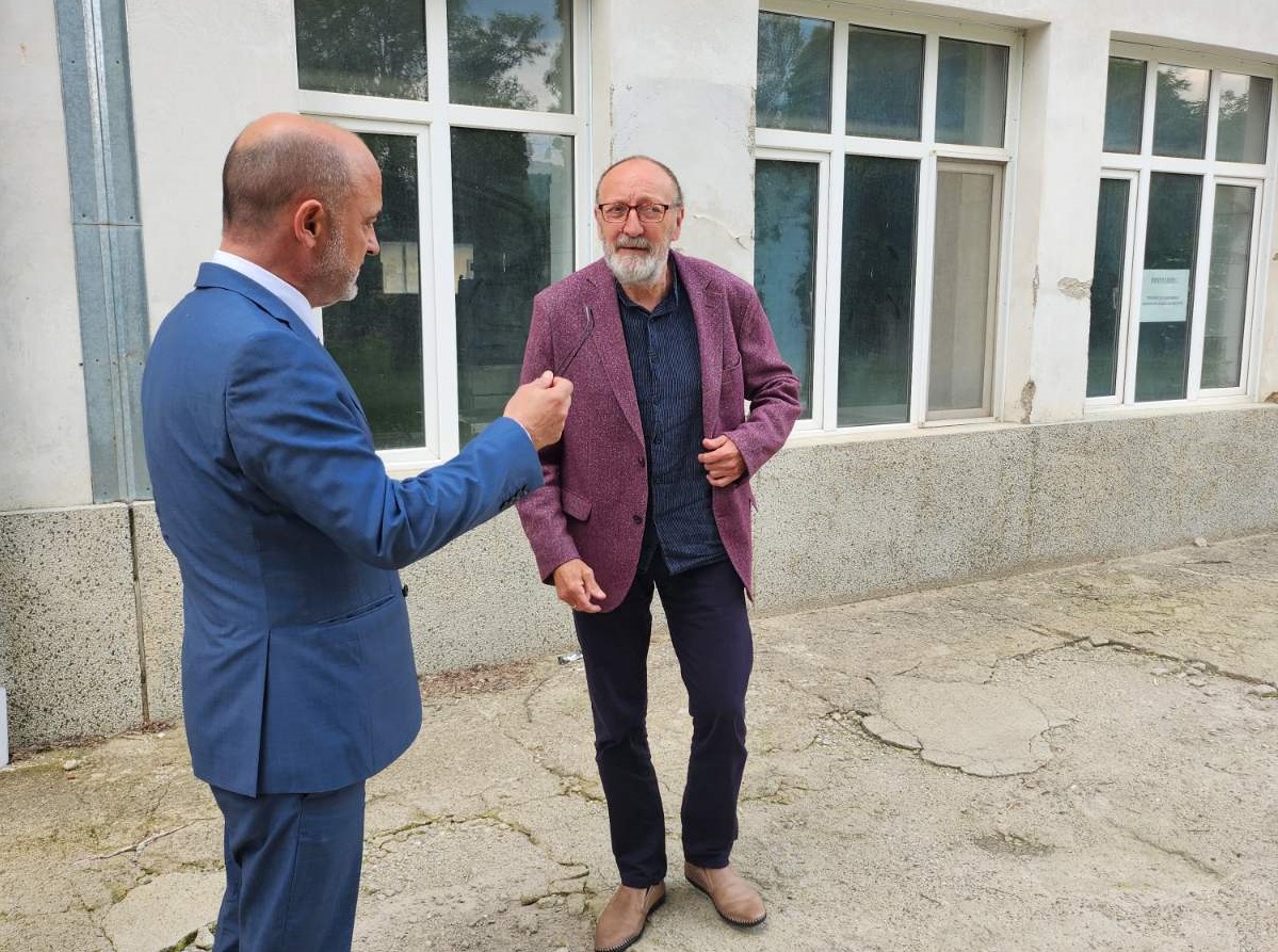 Министърът на здравеопазването д р Асен Меджидиев освободи директора на Специализираната