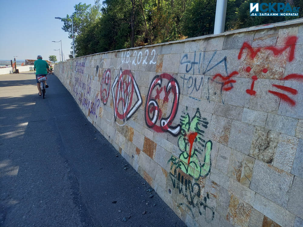 От години сезирам Община Бургас и кмета Димитър Николов за