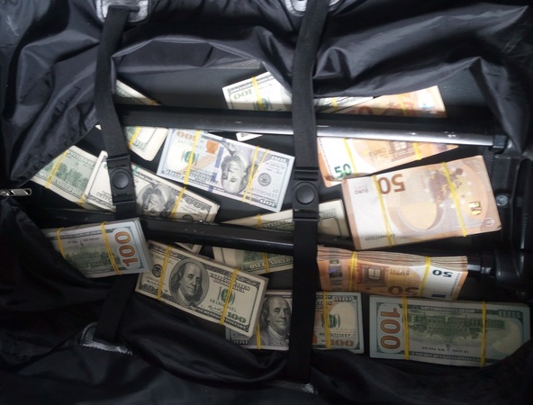 Русенски митничари са намерили недекларирана валута с обща левова равностойност