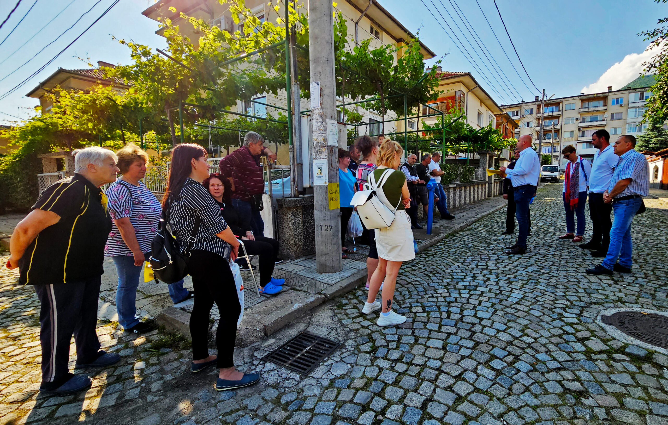 Кметът на община Сопот Деян Дойнов и неговият екип се