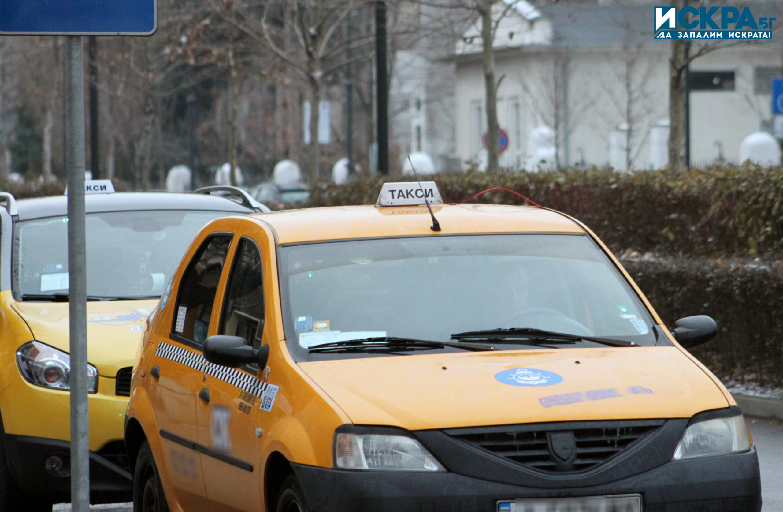 46-годишна жена е била блъсната от таксиметров автомобил, който впоследствие