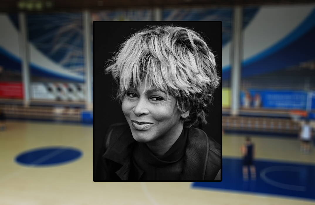 Паметен знак звезда на славата  с името на Тина Търнър и