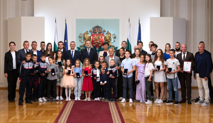 Удостоени с отличие от президента