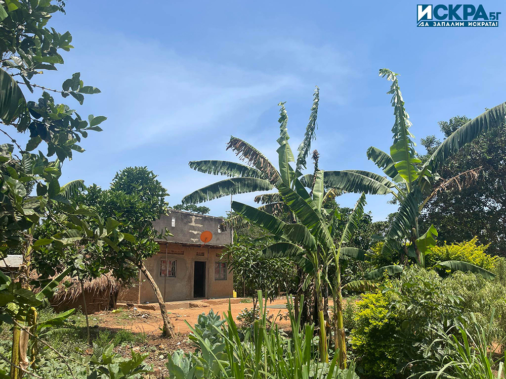 41 души сред които 38 ученици са били изгорени застреляни