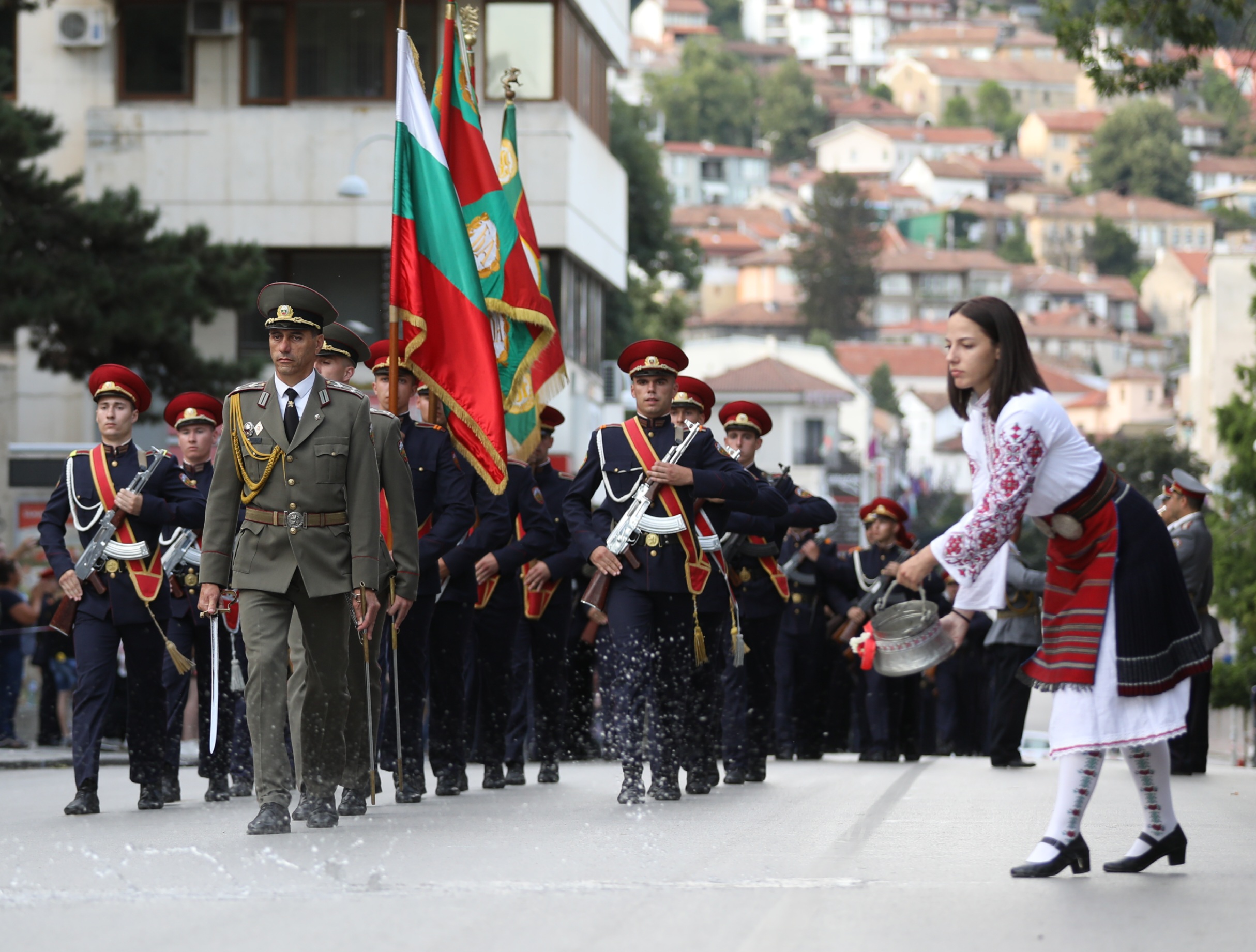 Армията винаги е била един от важните символи и гаранти