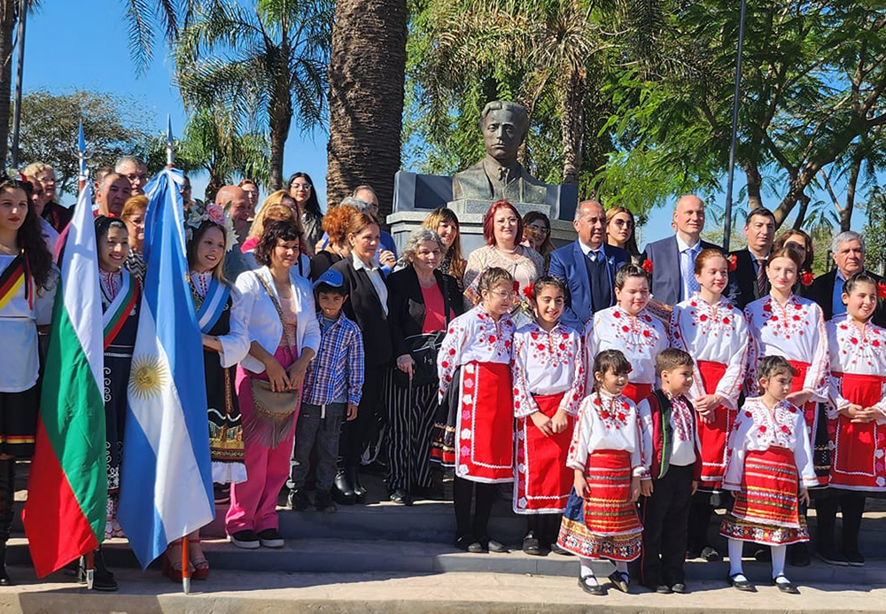 Българският език е основната пречка за връзка с прародината на