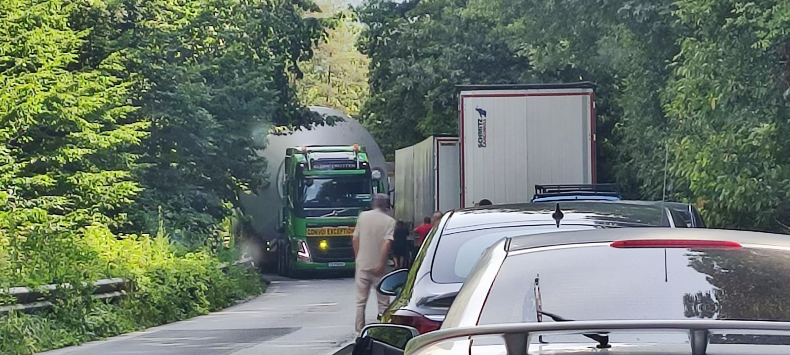 Влекач е блокирал Ришкия проход край Камчия Това съобщиха очевидци От