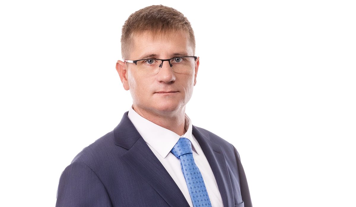 Депутатът от Възраждане Николай Дренчев коментира във Facebook актуалната обстановката